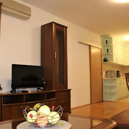 City Center Miro Apartment *